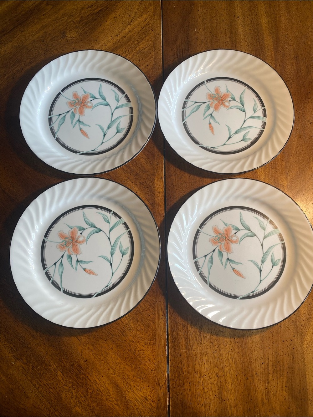 Corelle Tiger Lily 10.25” Dinner Plates- Set of 4
